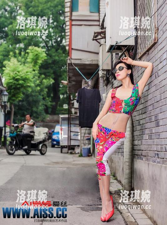 爱丝珍藏，原图清晨与电话的纠缠，真不是个好主意，谁让人这么好看呢？
