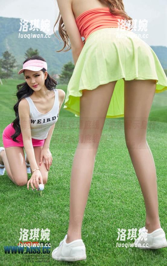 热裤更新，爱丝直逼底线，是在展示身材还是挑战底线啊？