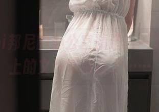 Bangni邦尼的办公室精选：一下子被桌上的文件吸引住了……