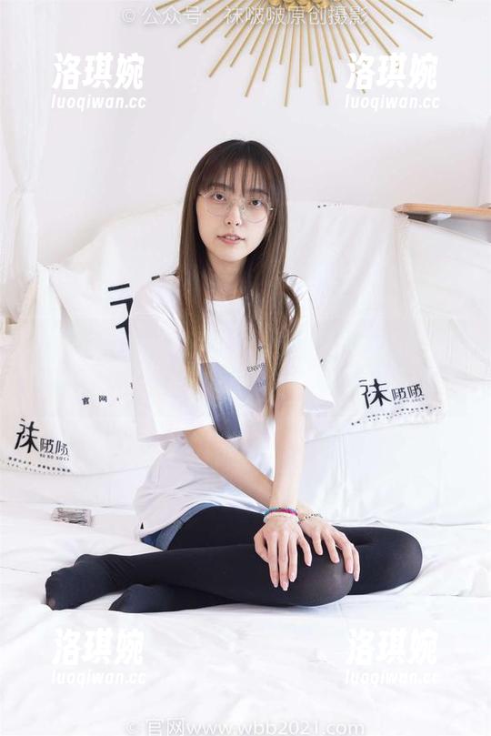 BoBoSocks袜啵啵 - 看小甜豆的全景，肉丝打底+踩脚尖，高清原图威力无比！