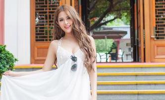 IMiss爱蜜社 – 原图里，绯月樱-Cherry和她的制服，真的很好奇拍摄时的表情。