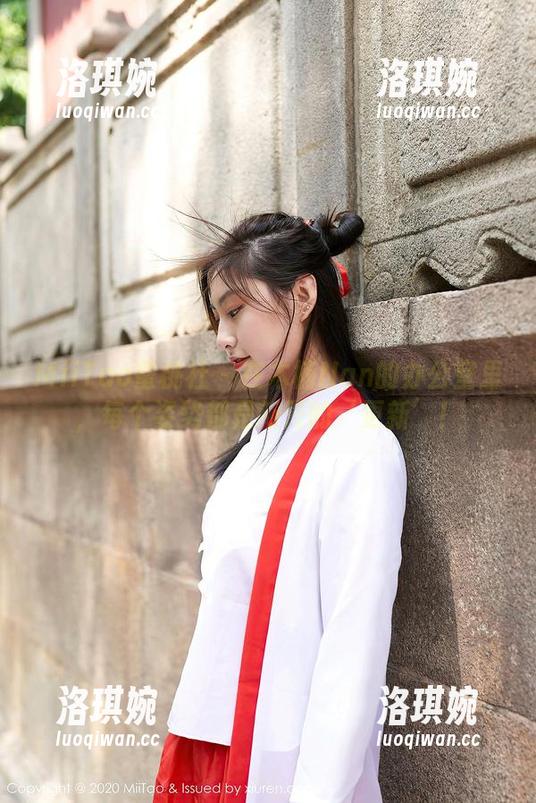 MiiTao蜜桃社 - 在木楠Nan的办公室里，每个姿势都是新开的‘更新’！