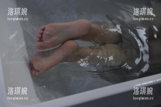 PAKI草莓酱的办公室漫游，作品充满个性与定制感
