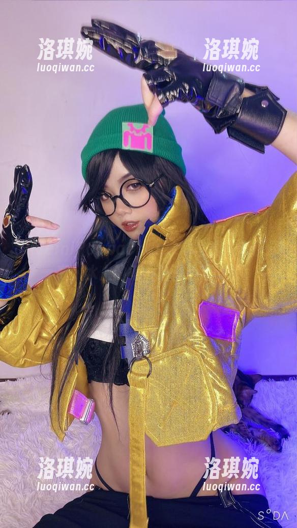 Divein!PoppaChan泳池写真集欢乐分享，水上的每一拍都心潮澎湃