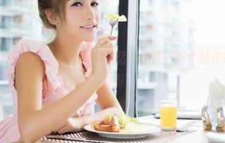 QingDouKe青豆客 – 圣诞的施忆佳图集，那个站在转角的迷人身影