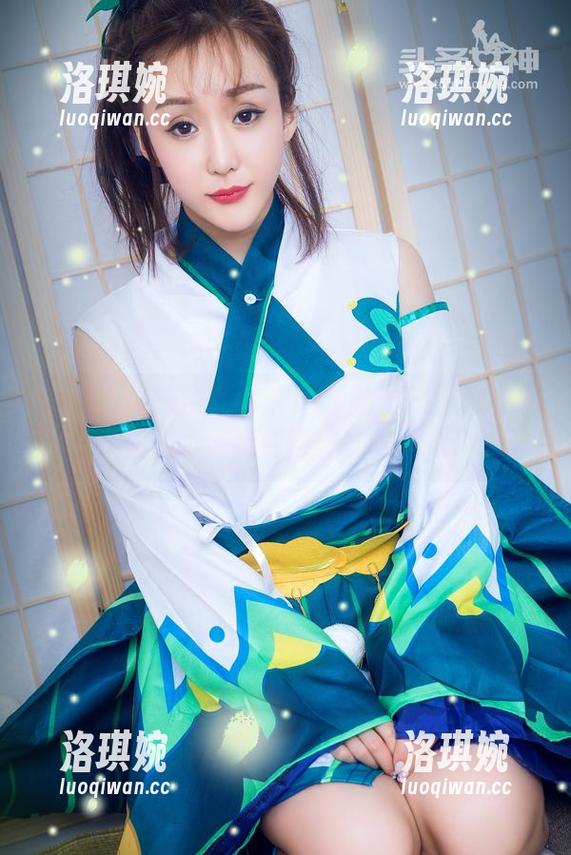 TouTiao头条女神 - 尹菲的长腿不只在图库里，听说走到哪里都是风景！
