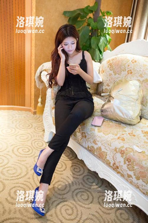 TuiGirl推女郎 - 瘫在泳池边的林清儿，免费图册里充满了那种“会游泳的日子”。