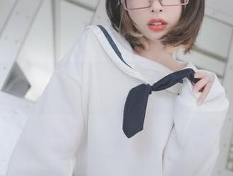 让Uhye(이유혜)带你进护士的私房作品之旅，简单又让人想多了些。