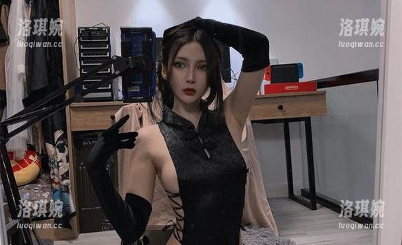 在Vams子的私拍中，妹妹悄悄展露她的另一面，有点意思！