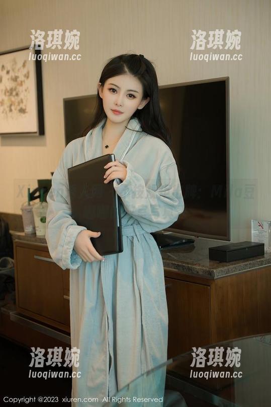 Xiuren秀人网 - 不按规矩出牌：Mila豆嘟嘟的教室写真秀