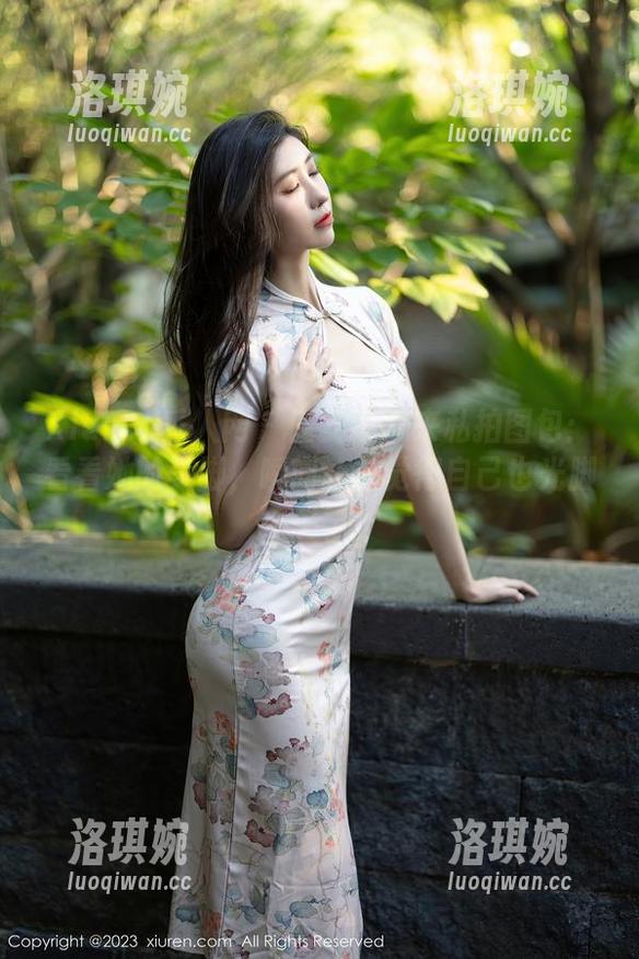 Xiuren秀人网 - 唐安琪带来私拍图包：看看她的美脚，瞬间让你觉得自己也光脚上天了！