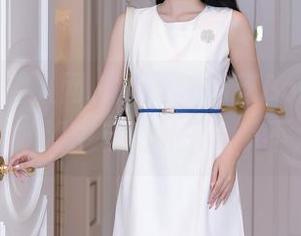 Xiuren秀人网 – 下载徐莉芝Booty的短裙写真，脑海中自动补齐…哦不，是腿！