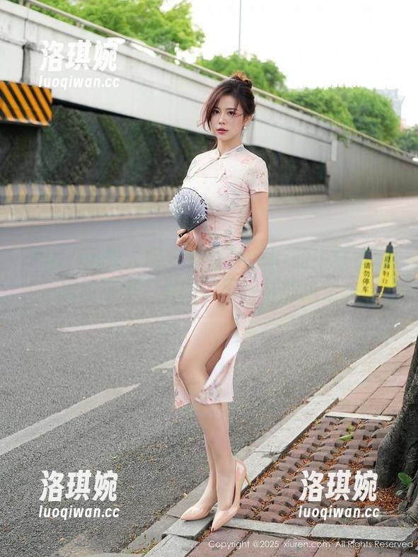 Xiuren秀人网 - 我在杜viki的牛仔裤私房图集里，看到了不一样的风景。
