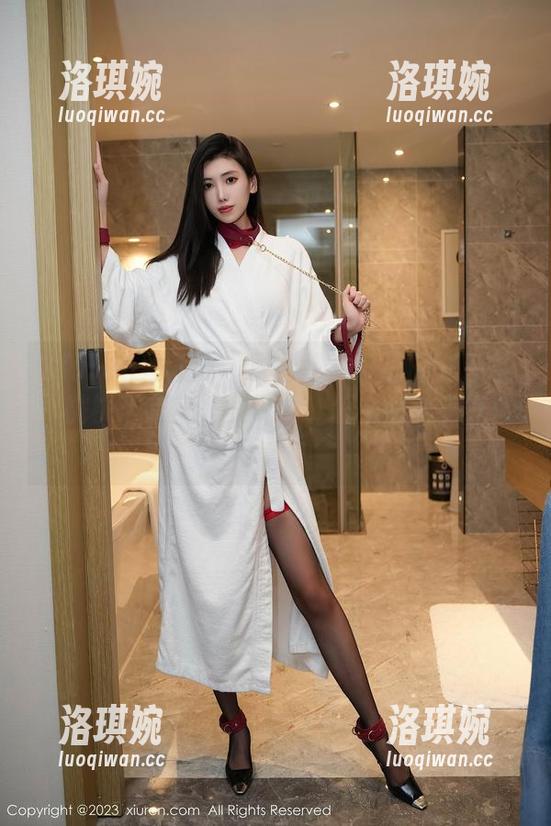 Xiuren秀人网 - 原图是牛仔裤的必杀技，桃桃子完美驾驭了它，怎么那么有气场？