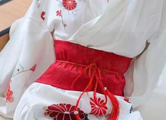 Xiuren秀人网 – 不得不赞：白露小猪和服写真，图库里谁说她不出众？