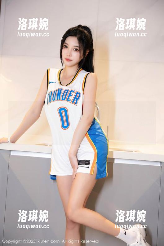 Xiuren秀人网 - 想当女仆吗？看盼盼龙女sunny无圣光图集，每张都是梦中的加班福利！