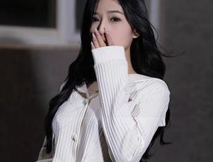 Xiuren秀人网 – 看空调外机都飘了，肉晴MINI在高清礼服下的对话。