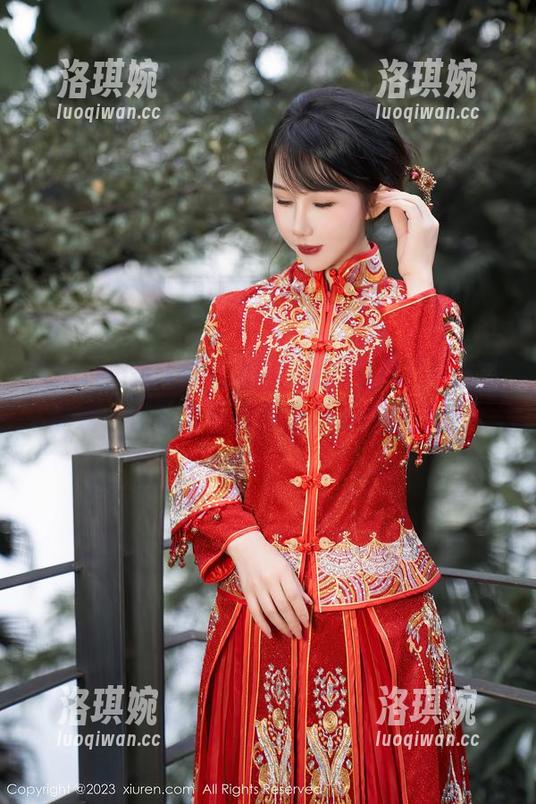 Xiuren秀人网 - 雨夕cy的照片，一身职业装，你有没有觉得这背影也在开会？