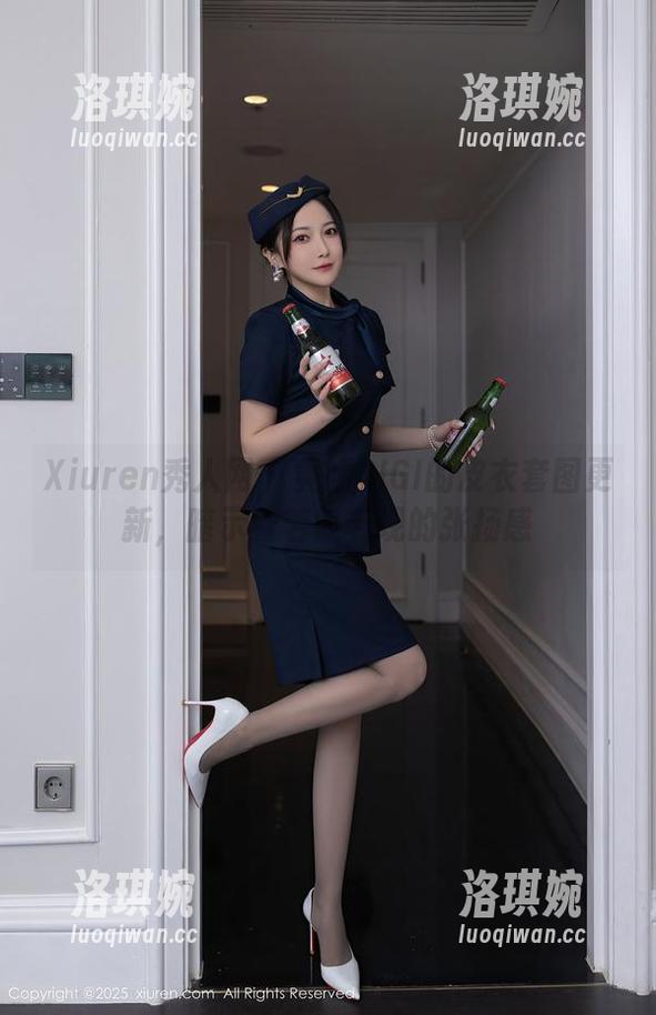 Xiuren秀人网 - 黄婧GIGI的皮衣套图更新，暗示着若隐若现的张扬感