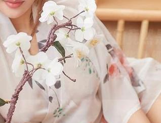 YouMi尤蜜荟 – 图册关注的竟然是扣钮女孩，龙女宝宝是不是又被这些小细节给捕捉到了？