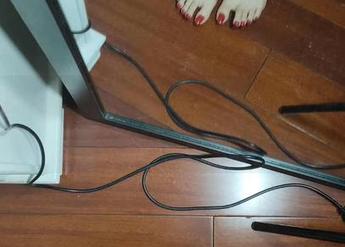 微密圈 – YuYu超甜丫的写真，灰丝飘逸在随意间的放松