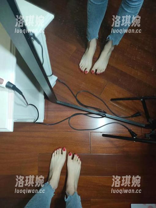 微密圈 - YuYu超甜丫的写真,灰丝飘逸在随意间的放松 微密圈 - YuYu超甜丫的写真,灰丝飘逸在随意间的放松