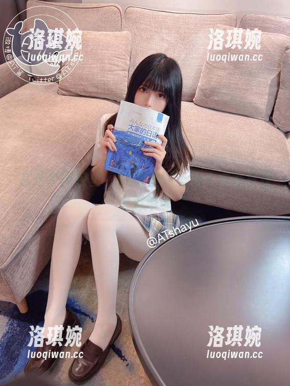 在这个图包里，at鲨鱼的蓝色上衣不只是个简单款