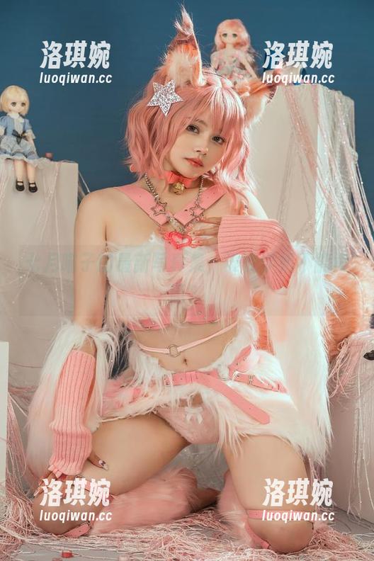 七月喵子的最新写真集，谁说学姐不能卖萌？