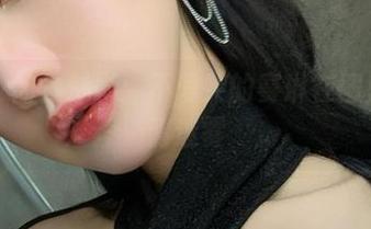 微密圈 – 肉丝魅影：不爱笑的赛琳在图库里的高清迷雾