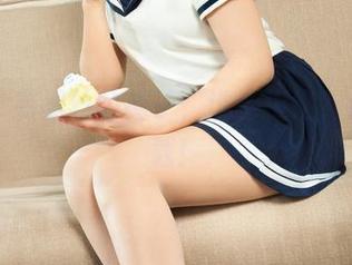 丽柜 – 有黑丝的英子，谁能拒绝？快来下载！
