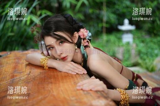 大胆而细腻，余多多Dudu裤里丝作品挑战你的想象