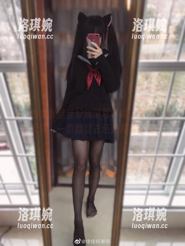 看！兔女郎佳佳好难啊写真集，简直是资源无限，一页翻过去还想再看一遍。