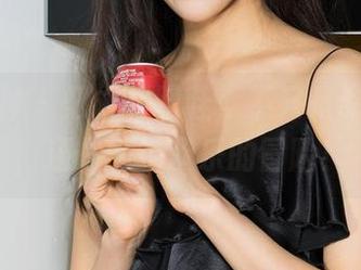 克拉女神 – 忆之高跟鞋，不只是私拍图集，还是一场欢乐的冒险！