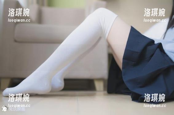 兔玩映画-这私房写真和制服裸腿女孩，要是能融合一些别的元素就更好了，嘿嘿。