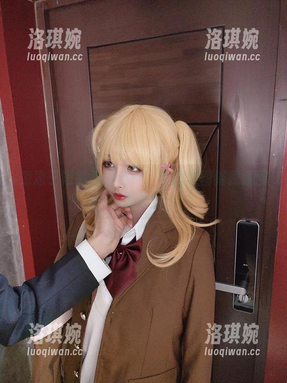 凉凉子短裤美到不行，私房美图催我速回现实！