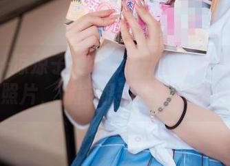 水手服+凉凉子rioko=一组值得反复回味的照片，你能想到的都在里面。