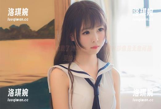 向小圆的红裙：原图展现了她的独特风格，图片却像是无意间撞见的迷路宠物。