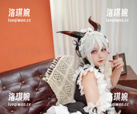 咔喵的牛仔裤作品一直在撩,似乎每一张都是个引子。 咔喵的牛仔裤作品一直在撩,似乎每一张都是个引子。