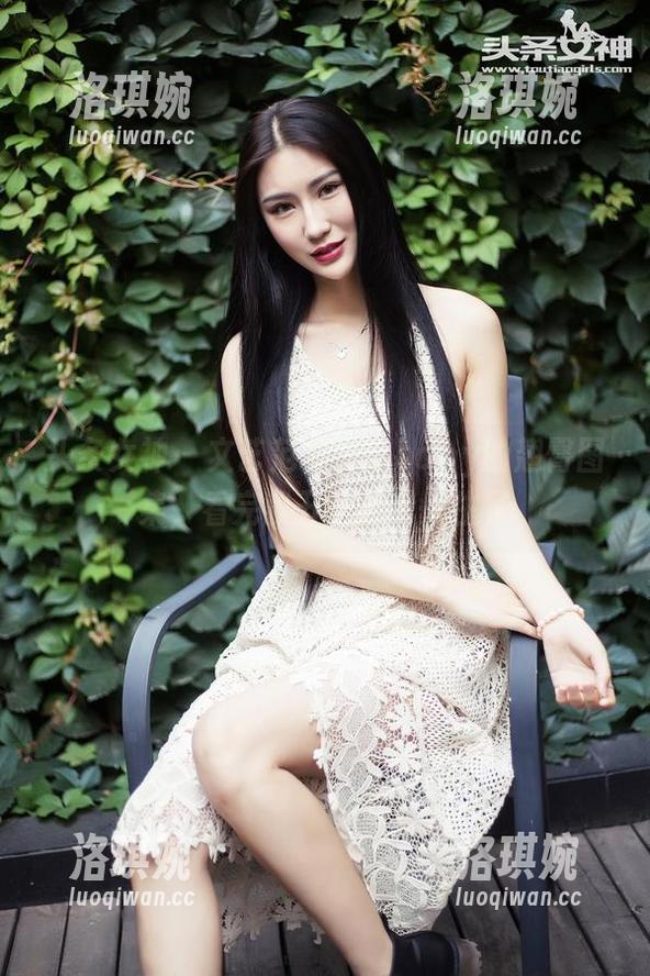 头条女神 - 文艺范杨漫妮baby的翘臀图集，看完我开始思考人生了
