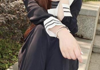 小众视觉 – 蕾丝写真集更新到这里，彤彤的每一张都透着一种微妙的弦外之音。