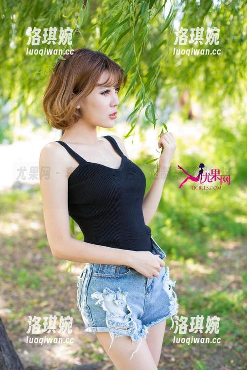 尤果网 - 李思宁的自拍，定制写真就能这么随意！