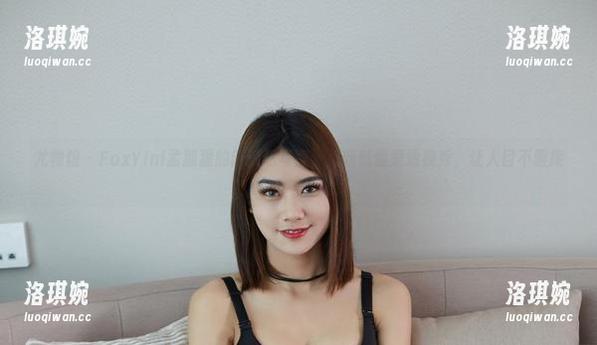 尤物馆 - FoxYini孟狐狸的新透明写真，更新就像是透视秀，让人目不暇接。