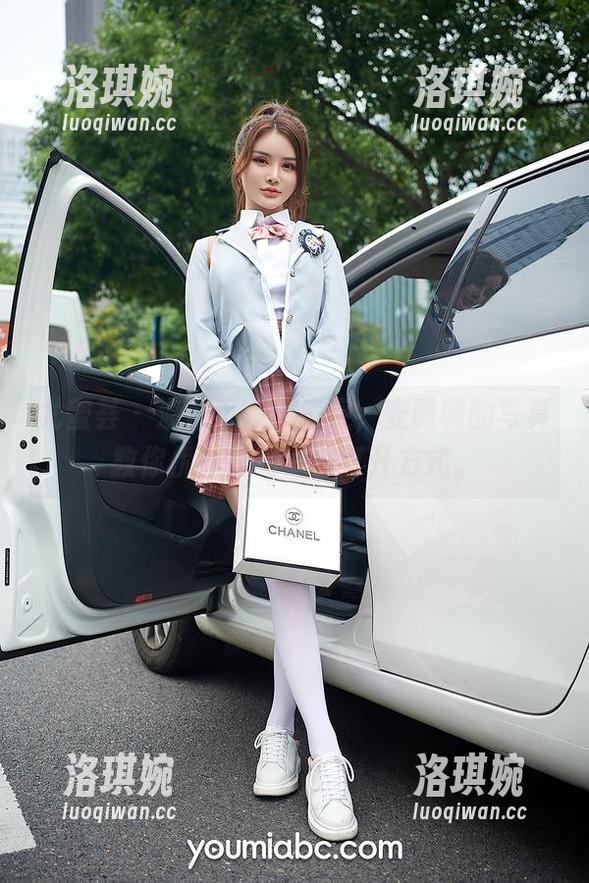 尤蜜荟 - 温婉不等于乖戾，安璐璐的写真教你优雅的另一种打开方式。