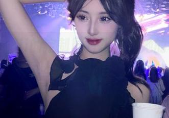 在怡子yiii的定制图片里翻到她的秘密，蛮有趣的！