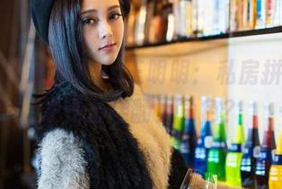 推女神 – 连体衣vs王明明：私房拼图，谁才是最佳翻页角色？