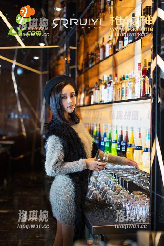 推女神 - 连体衣vs王明明：私房拼图，谁才是最佳翻页角色？