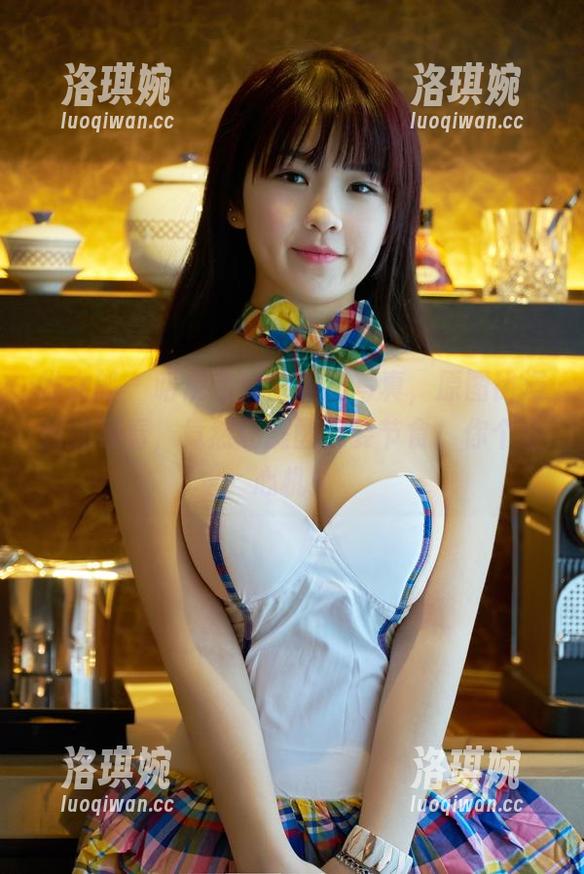 推女郎 - 哈尼宝宝的美脚写真，原图比漫画还好看，竟然还提醒我要节食！你个小心机！
