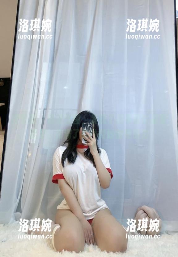 微密圈 - 透过原图，发现了是可馨吖那双美足，充满了那种微妙的吸引力