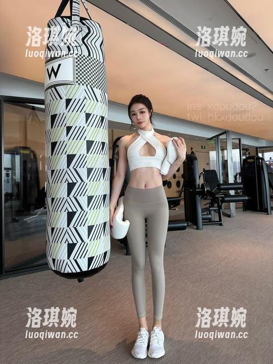 微密圈 - 是小逗逗写真合集，秘密咕噜咕噜冒出来！