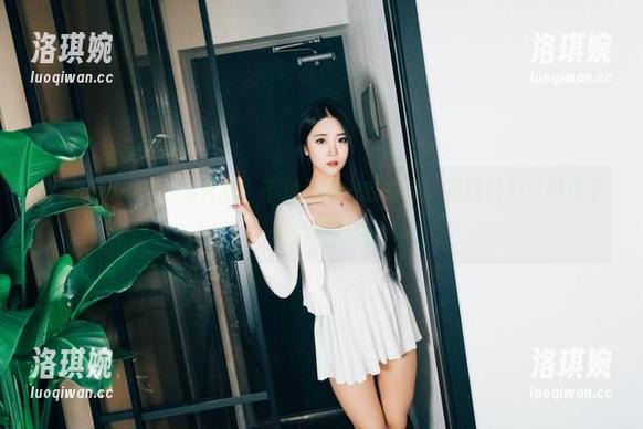 普美(bomi)女王合集：不过是换一套衣服，我还以为这是两个人的更新！